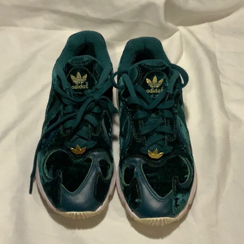 Velvet green Adidas sneaker women’s size 8.5 men’s sz 7 Torsion tennis shoes